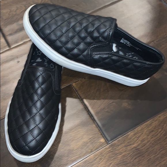 Cat and Jack tufted faux slip ons - Picture 3 of 7